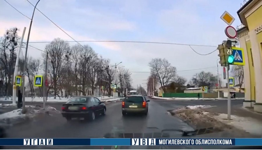ГАИ Бобруйска: за обгон на перекрестке грозит штраф и лишение водительского удостоверения