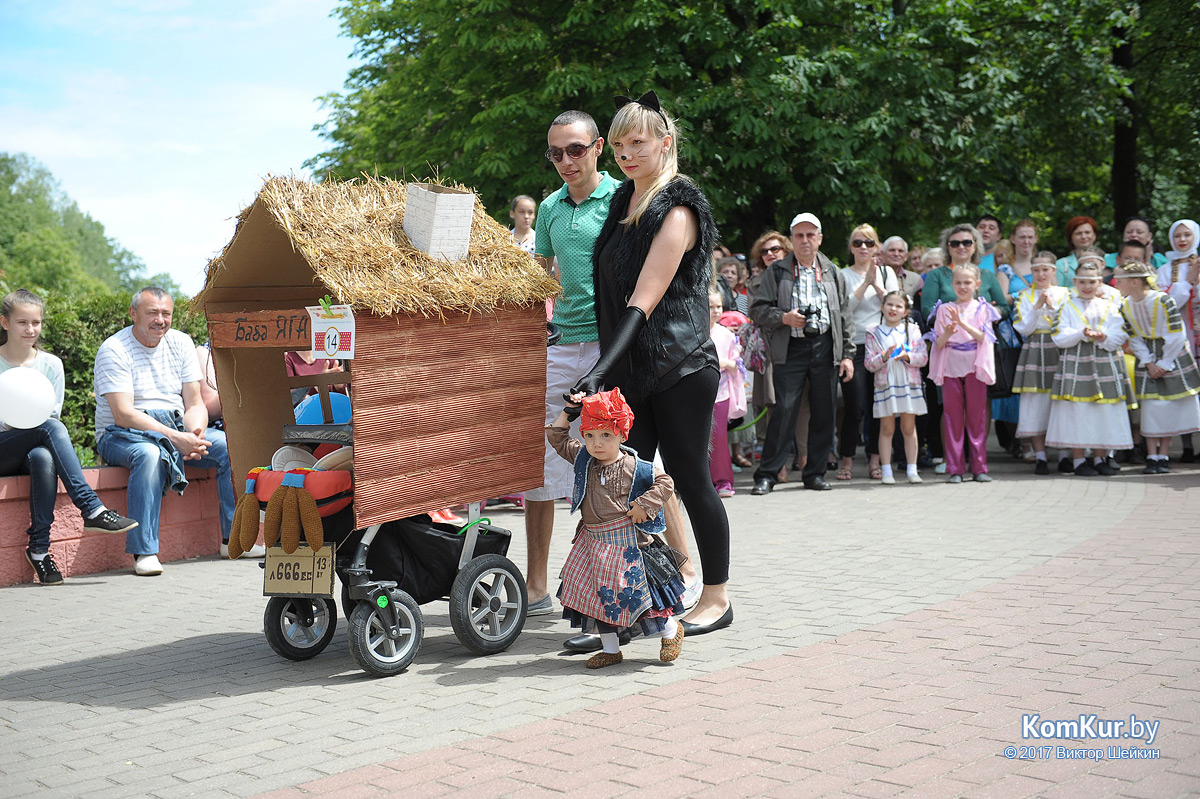 Чудеса на колесиках: в Бобруйске прошел Парад детских колясок