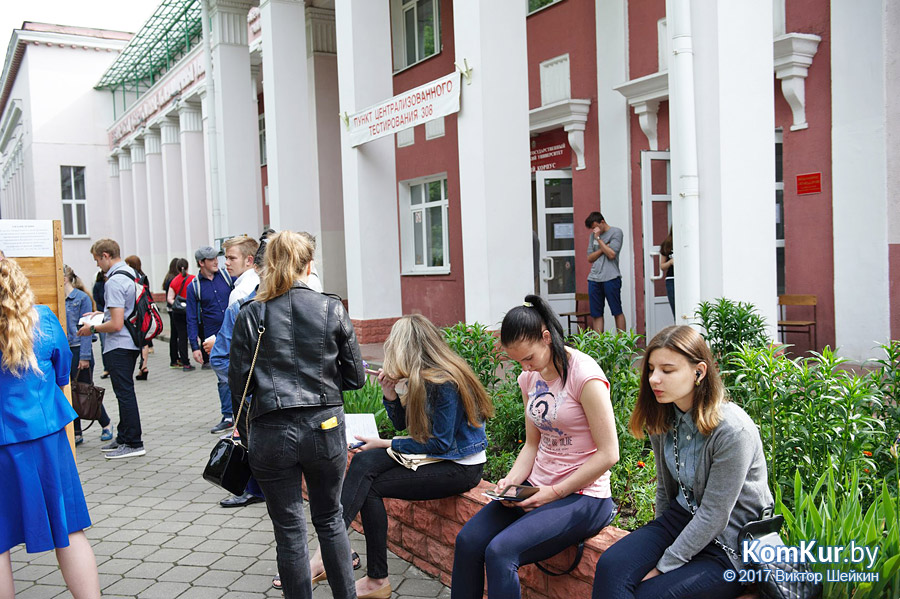 В Бобруйске началось централизованное тестирование 2017 