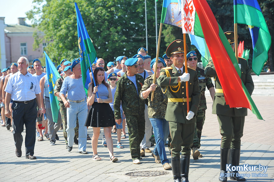 Бобруйские десантники отмечают День ВДВ