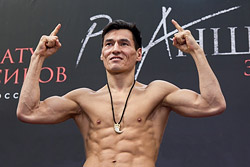 Калмыкию возглавил кикбоксер (крутое фото с голым торсом!)