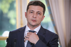 Журналисты узнали, какую зарплату получил Зеленский за первый месяц