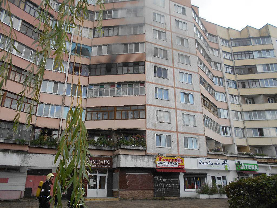 В Бобруйске на Ульяновской горела квартира. Просто не выключили сетевой фильтр