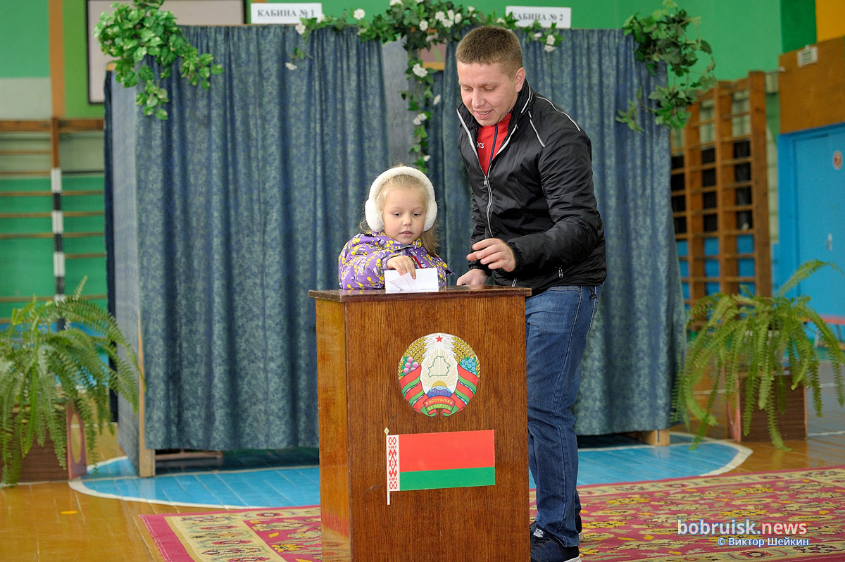 Как в Бобруйске голосовали на парламентских выборах. Фоторепортаж