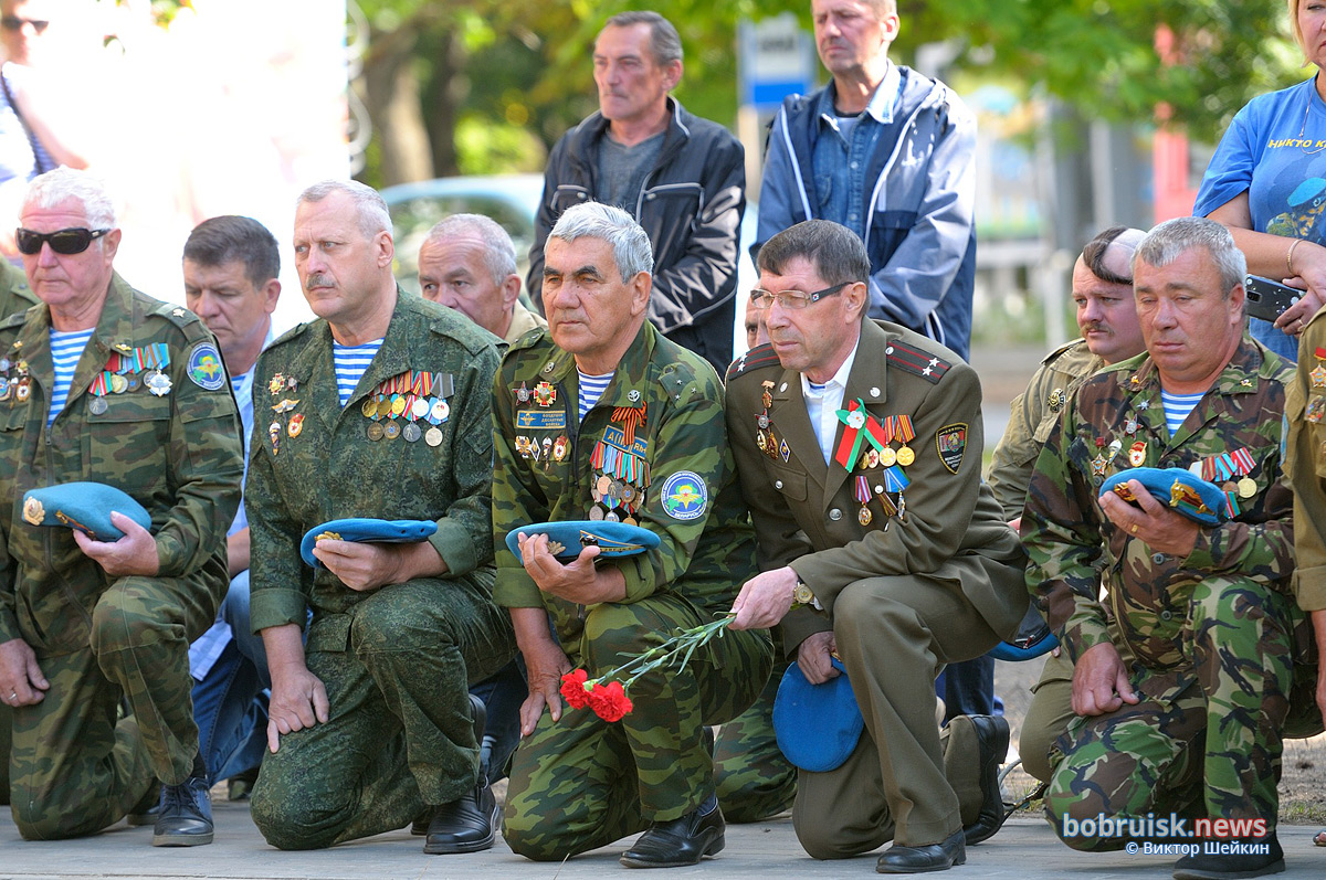 Бобруйские десантники отметили 90-летний юбилей. Фоторепортаж