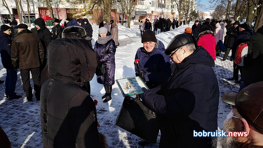 К могилам друзей — по снежной целине. В Бобруйске отметили 32-ю годовщину вывода войск из Афганистана