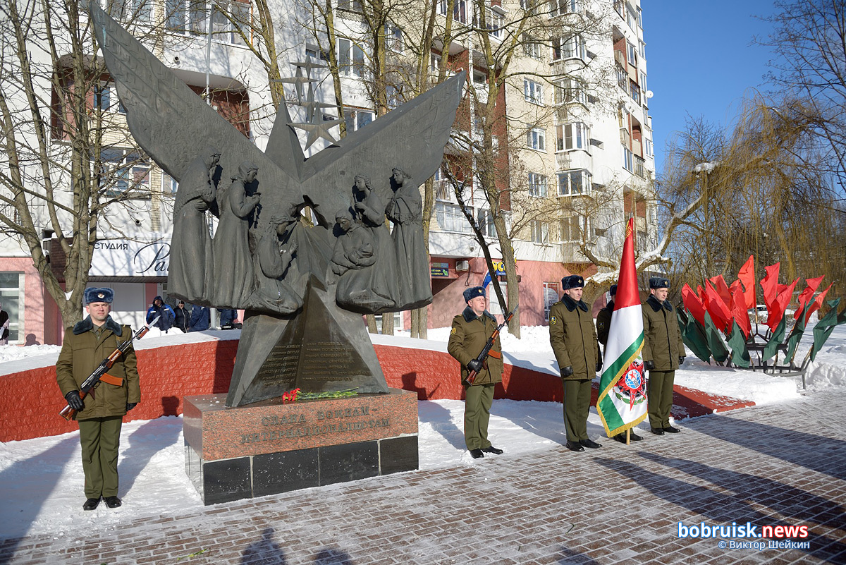 К могилам друзей — по снежной целине. В Бобруйске отметили 32-ю годовщину вывода войск из Афганистана