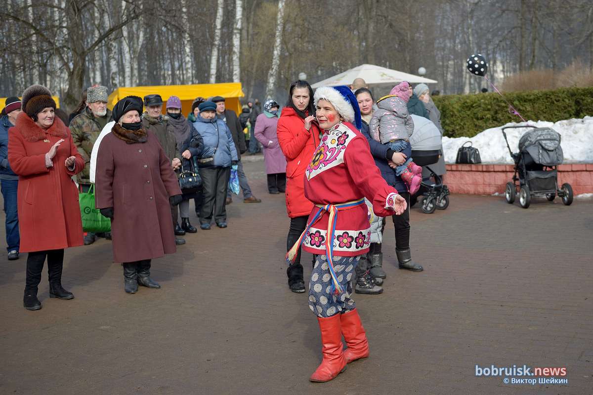 Кто на столб, кто по блины. В Бобруйске круто отметили Масленицу!