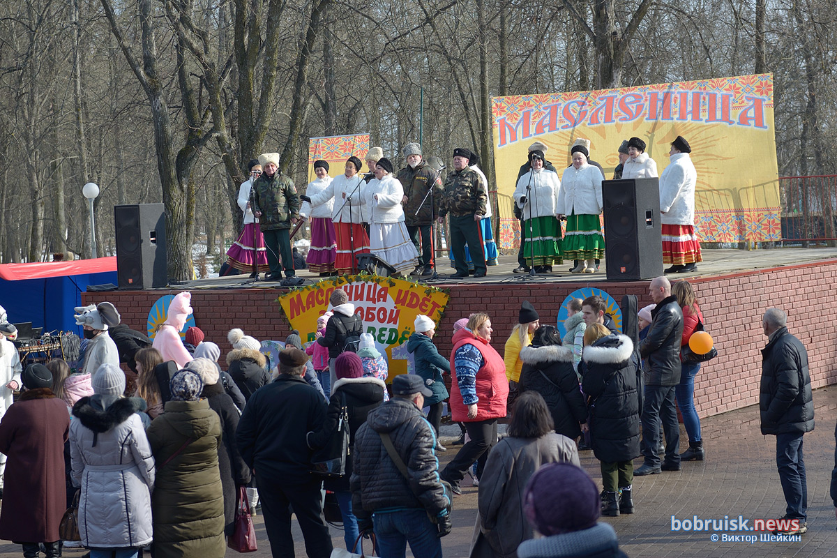 Кто на столб, кто по блины. В Бобруйске круто отметили Масленицу!