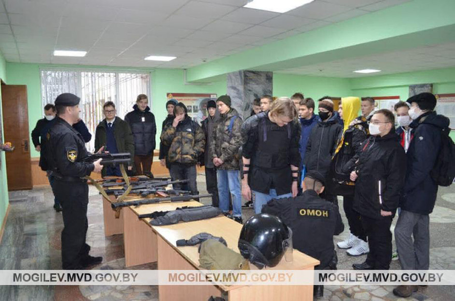 Для выпускников средних школ города 27 ноября в УВД Бобруйского горисполкома прошел День открытых дверей. 