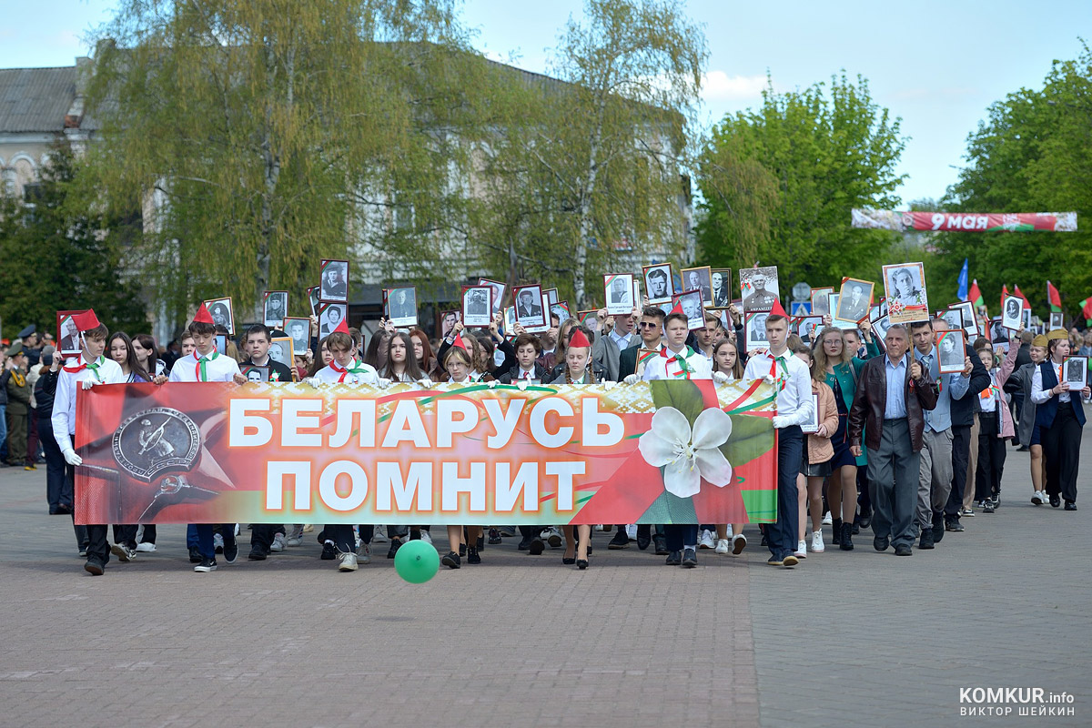 Бобруйск празднует День Победы. Часть 2. Возложение цветов, митинг и парад на площади Победы. Фоторепортаж