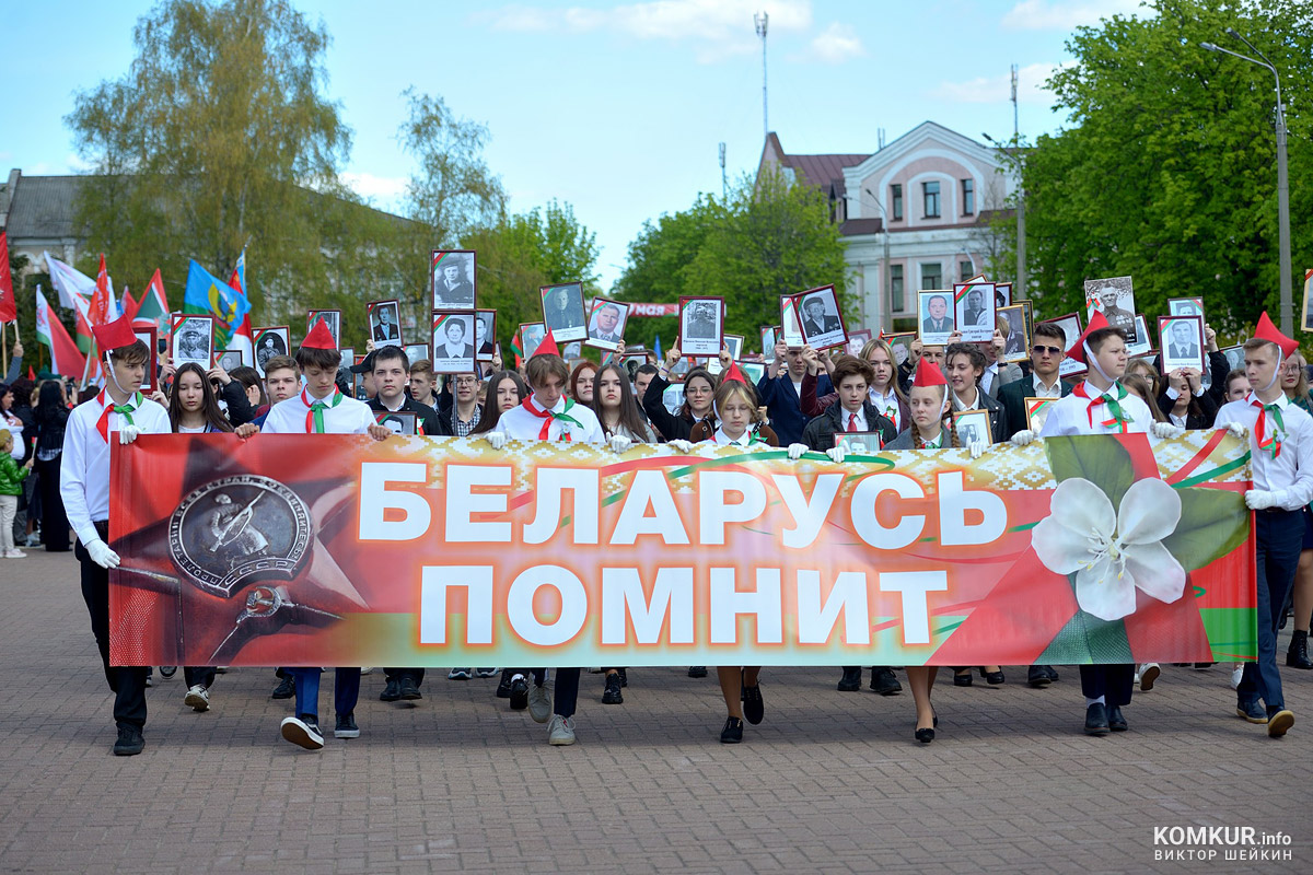 Бобруйск празднует День Победы. Часть 2. Возложение цветов, митинг и парад на площади Победы. Фоторепортаж