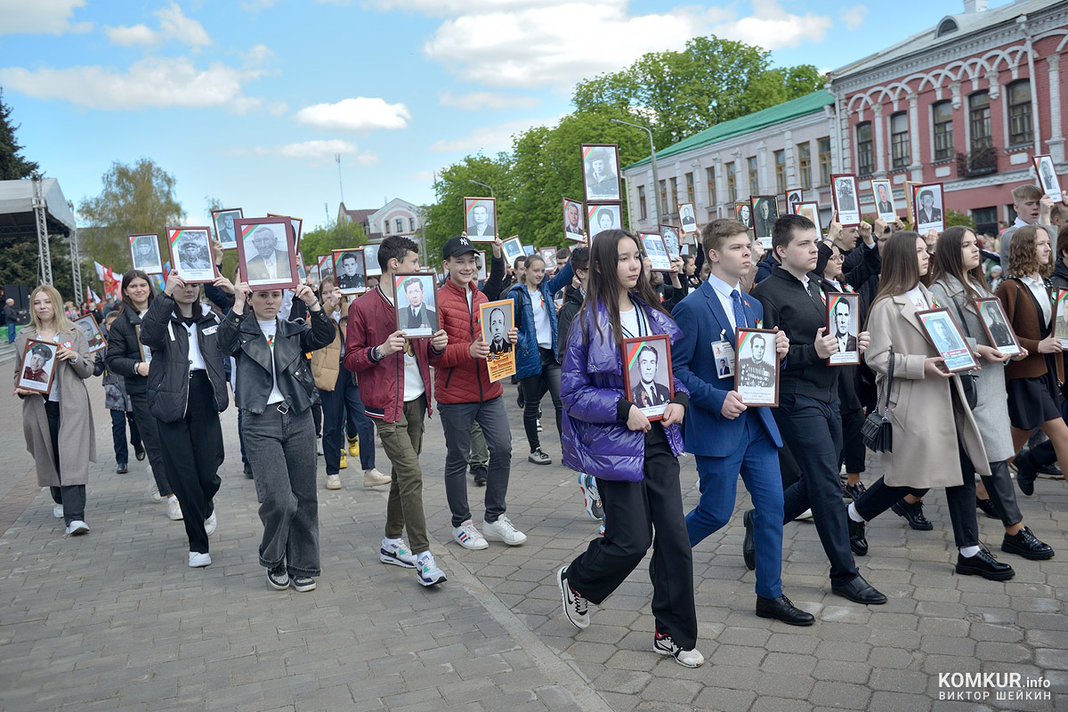 Бобруйск празднует День Победы. Часть 2. Возложение цветов, митинг и парад на площади Победы. Фоторепортаж