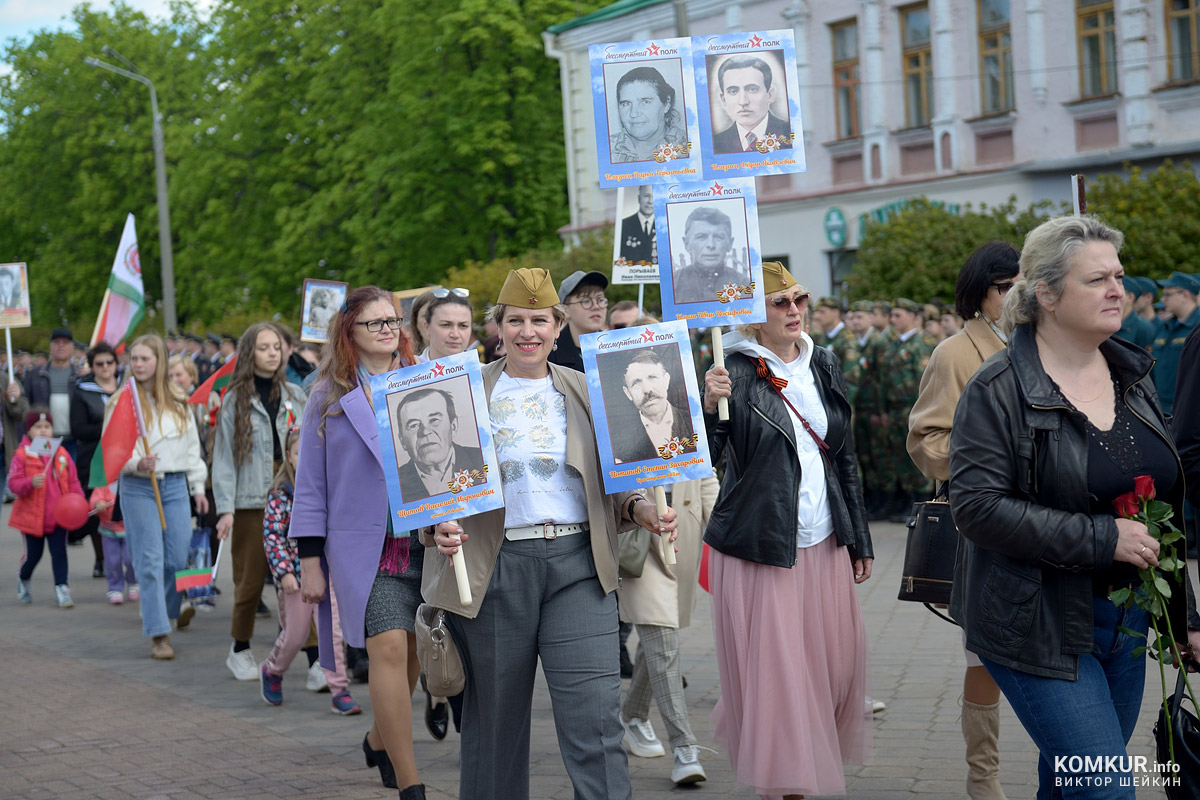 Бобруйск празднует День Победы. Часть 2. Возложение цветов, митинг и парад на площади Победы. Фоторепортаж