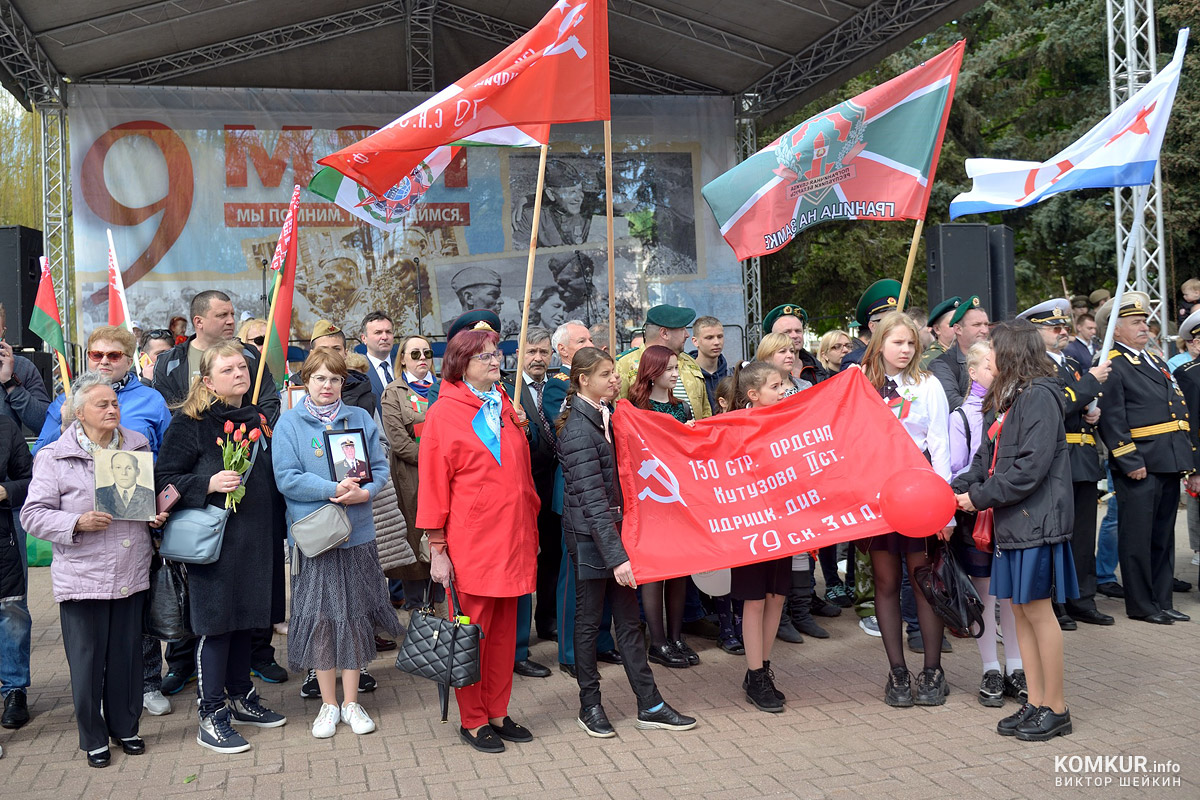Бобруйск празднует День Победы. Часть 2. Возложение цветов, митинг и парад на площади Победы. Фоторепортаж
