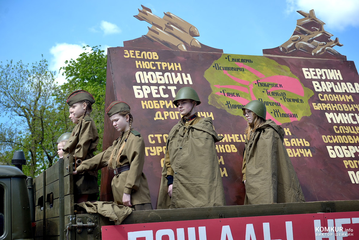 Бобруйск празднует День Победы. Часть 2. Возложение цветов, митинг и парад на площади Победы. Фоторепортаж