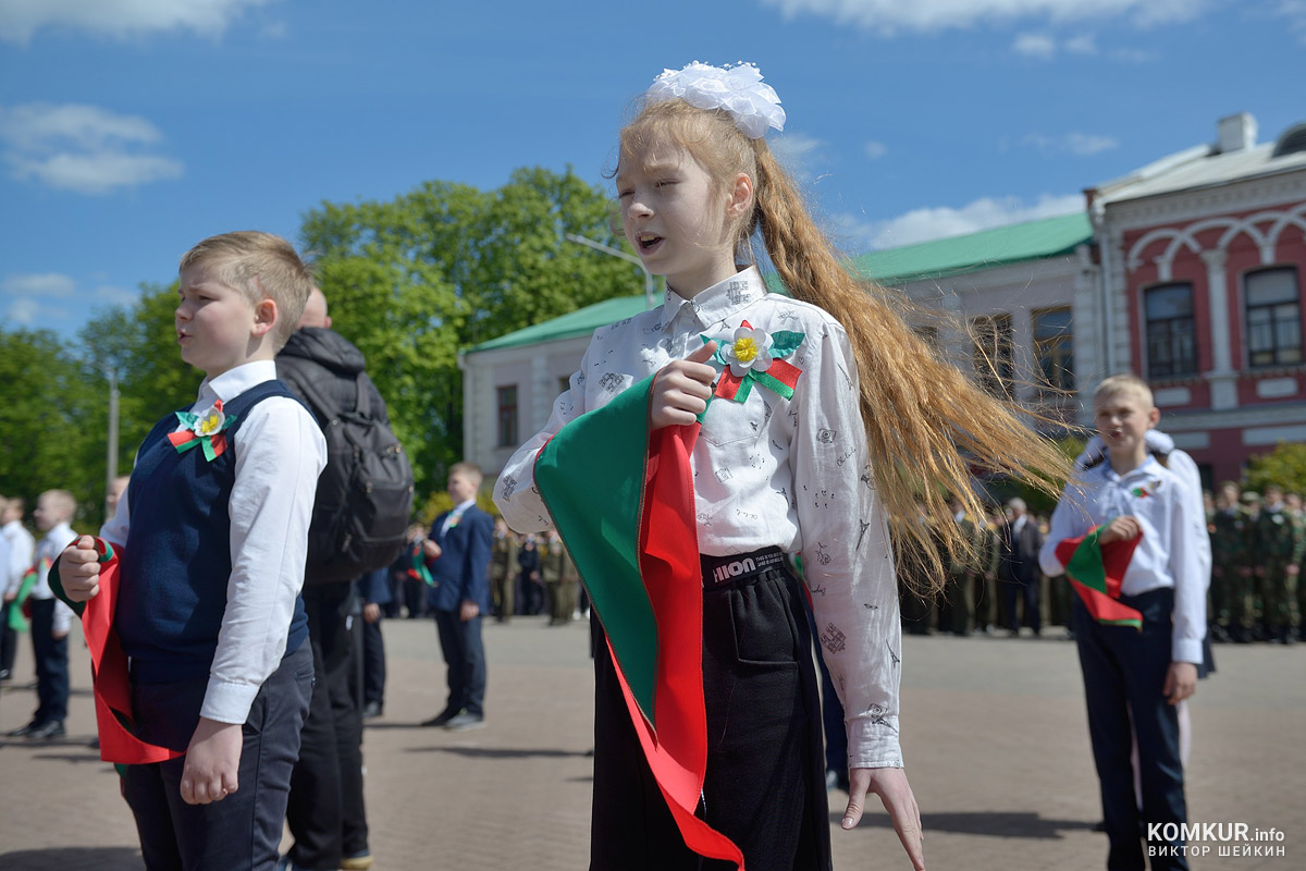 Бобруйск празднует День Победы. Часть 2. Возложение цветов, митинг и парад на площади Победы. Фоторепортаж