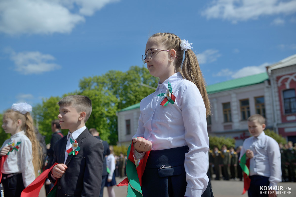 Бобруйск празднует День Победы. Часть 2. Возложение цветов, митинг и парад на площади Победы. Фоторепортаж
