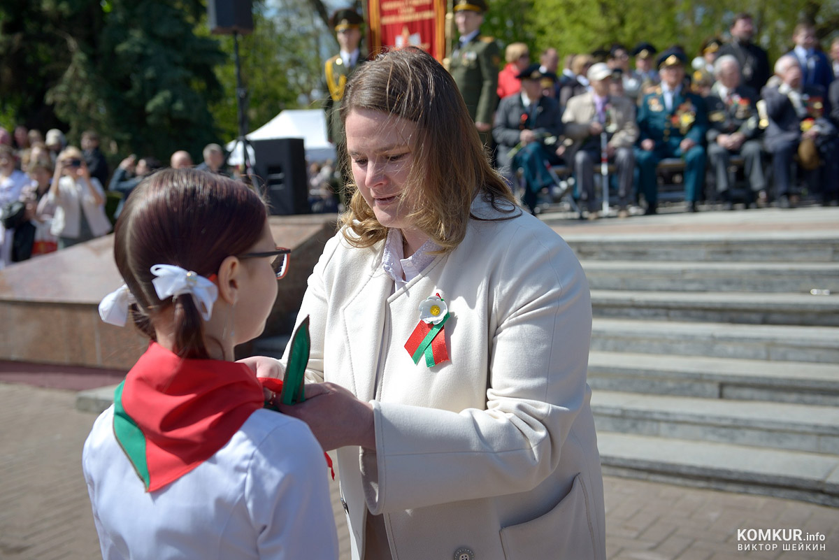 Бобруйск празднует День Победы. Часть 2. Возложение цветов, митинг и парад на площади Победы. Фоторепортаж