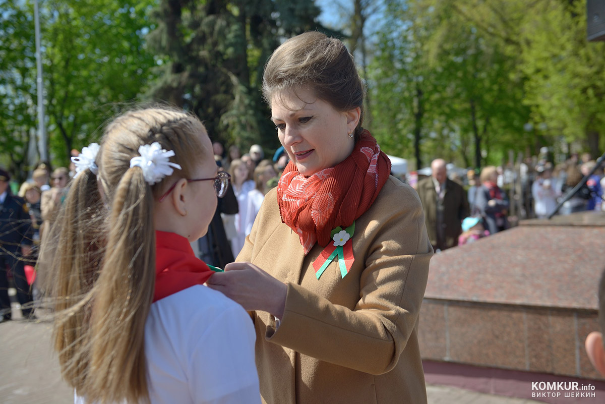 Бобруйск празднует День Победы. Часть 2. Возложение цветов, митинг и парад на площади Победы. Фоторепортаж