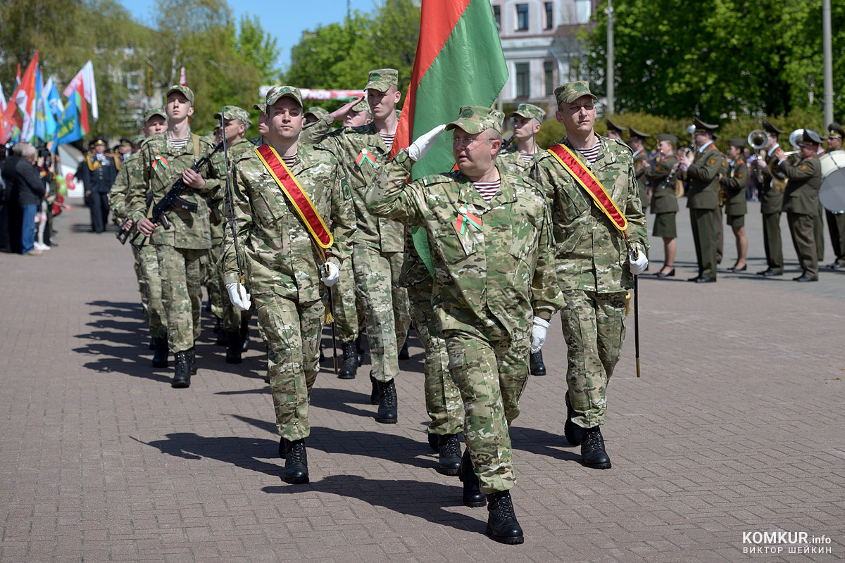 Бобруйск празднует День Победы. Часть 2. Возложение цветов, митинг и парад на площади Победы. Фоторепортаж