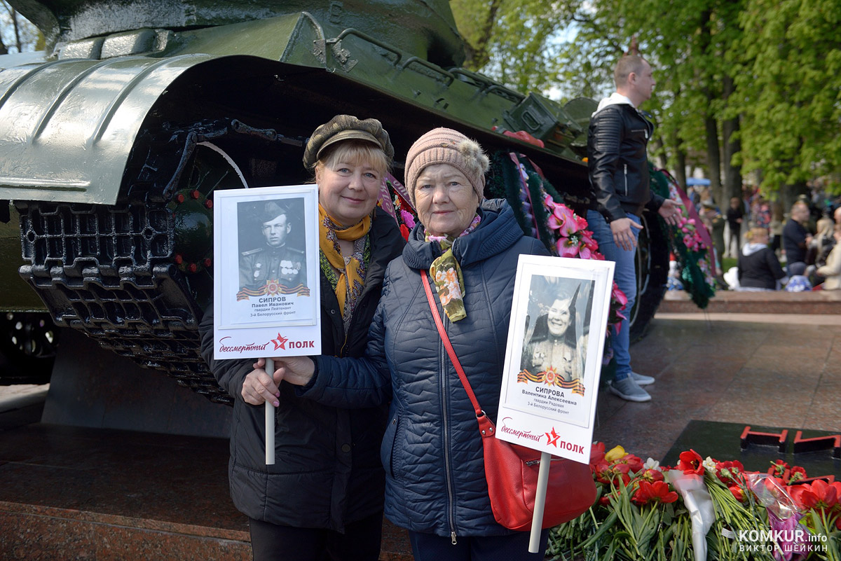 Бобруйск празднует День Победы. Часть 2. Возложение цветов, митинг и парад на площади Победы. Фоторепортаж