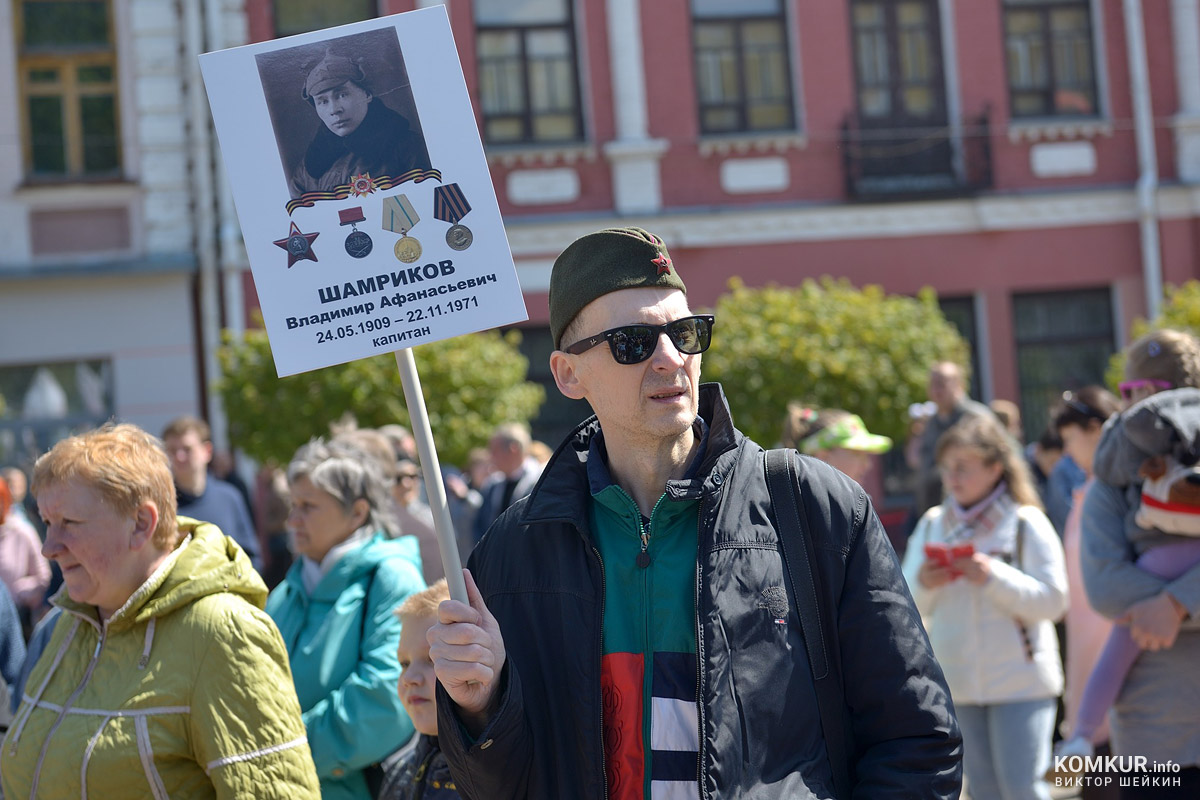 Бобруйск празднует День Победы. Часть 2. Возложение цветов, митинг и парад на площади Победы. Фоторепортаж