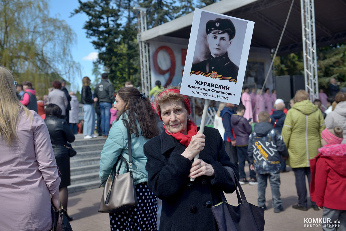 Бобруйск празднует День Победы. Часть 2. Возложение цветов, митинг и парад на площади Победы. Фоторепортаж