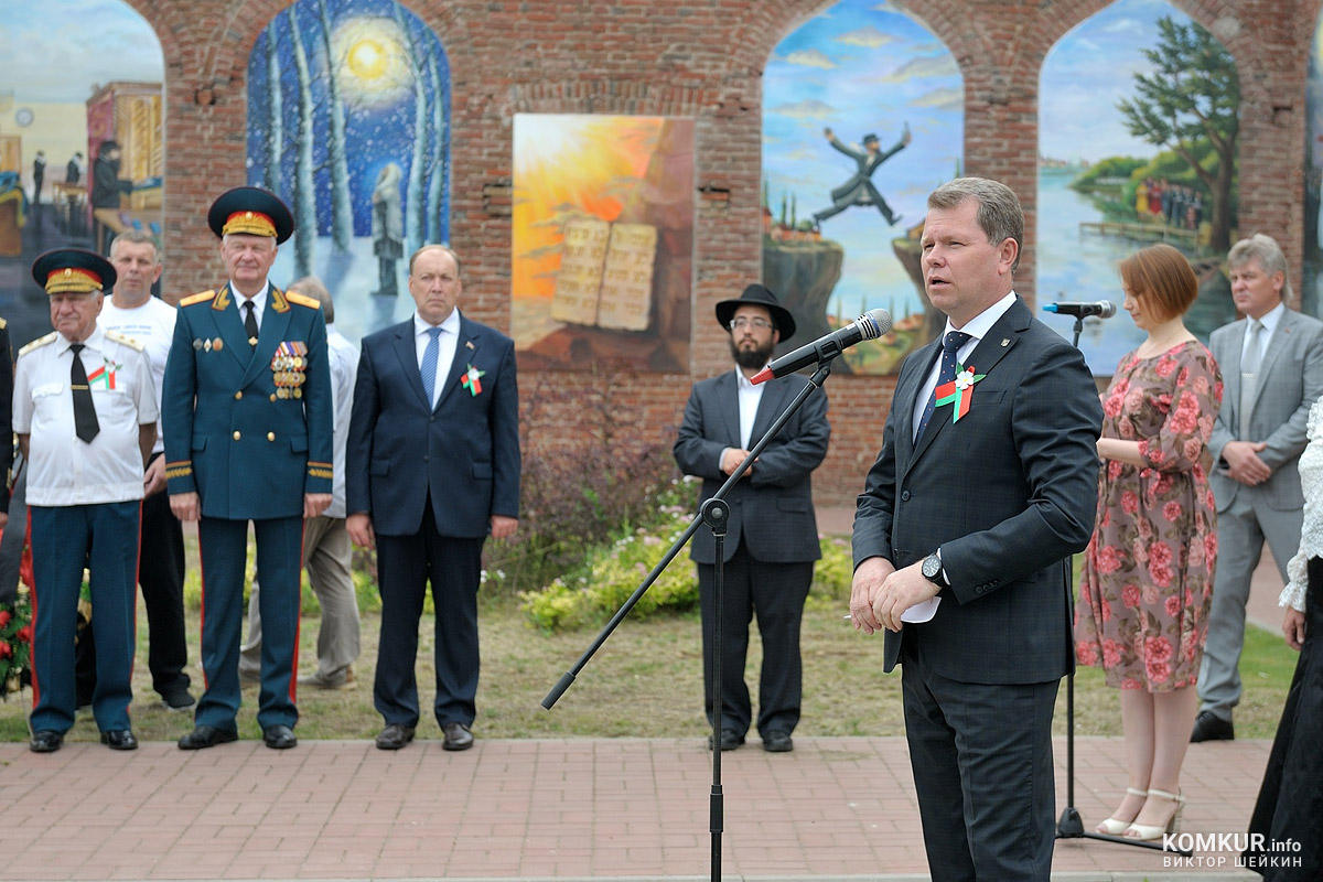 В «Еврейском дворике» в Бобруйске открыли памятный знак
