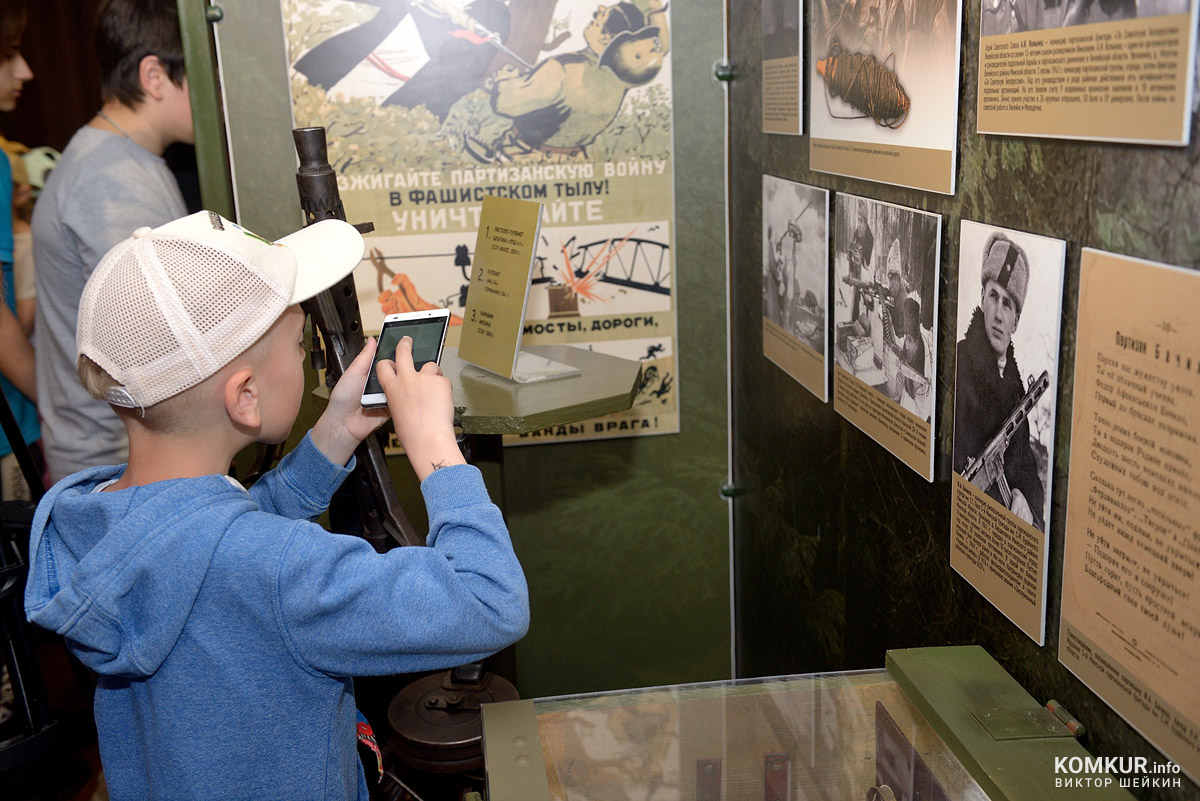 Белорусский государственный музей истории ВОВ представил передвижную экспозицию в Бобруйске