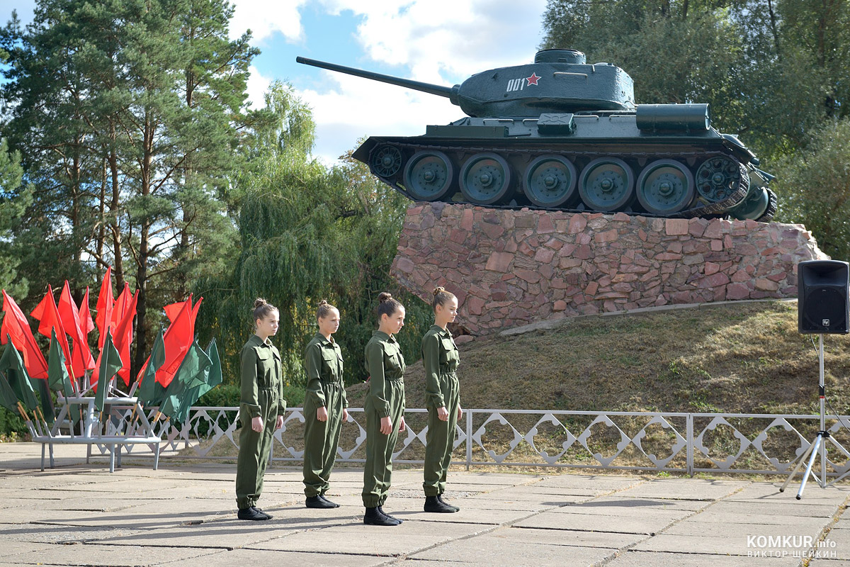 Песни, танцы, солдатская каша... Как в Бобруйске отметили День танкиста. Фоторепортаж