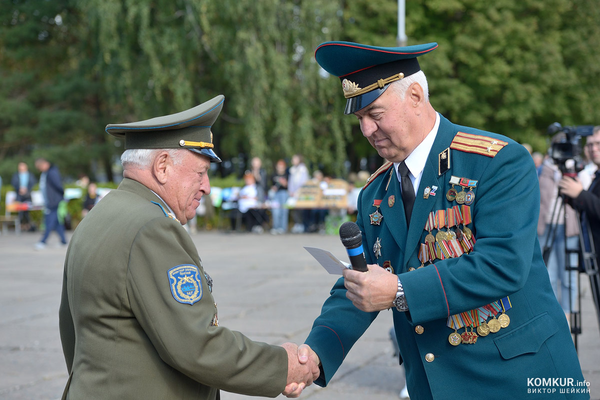 Песни, танцы, солдатская каша... Как в Бобруйске отметили День танкиста. Фоторепортаж