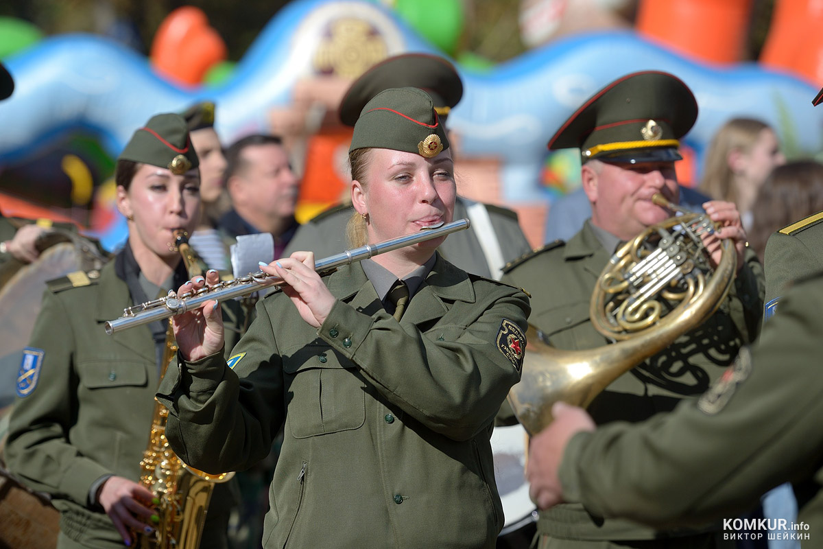 Песни, танцы, солдатская каша... Как в Бобруйске отметили День танкиста. Фоторепортаж 