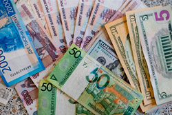 Американский доллар vs белорусский рубль: какую валюту подделывают чаще, рассказали в Нацбанке 