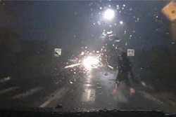 В Бобруйске пешеход оказался под колёсами автомобиля (видео)