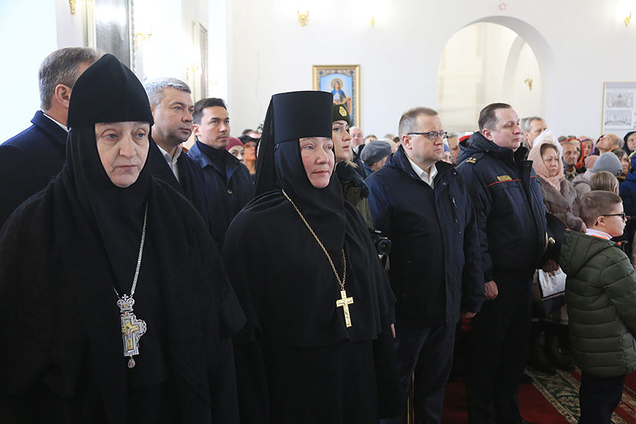 В Бобруйске прошли торжественные богослужения в день 200-летия со дня основания собора Святого Александра Невского женского монастыря г. Бобруйска (фоторепортаж)