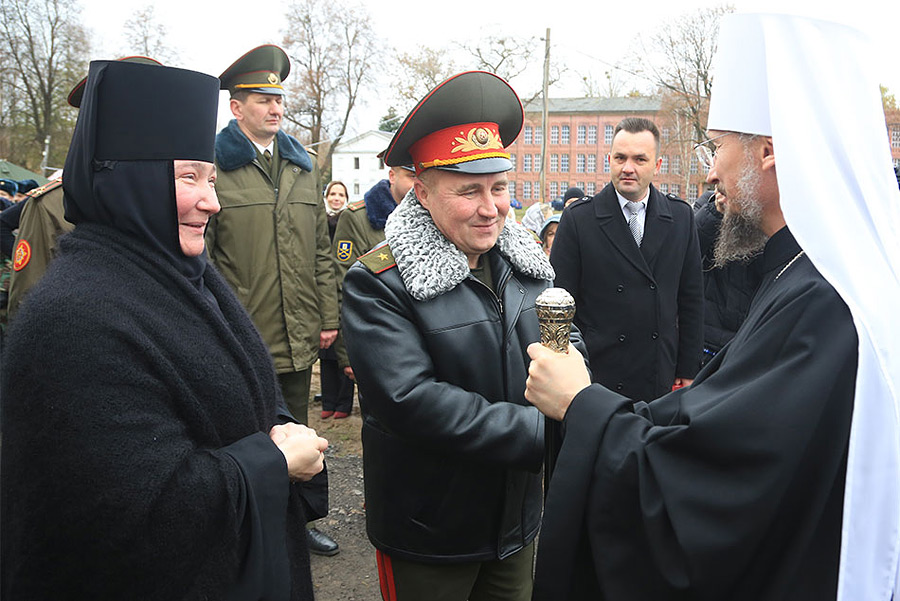 В Бобруйске прошли торжественные богослужения в день 200-летия со дня основания собора Святого Александра Невского женского монастыря г. Бобруйска (фоторепортаж)
