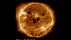 НАСА показало улыбающееся Солнце. Но эта улыбка зловещая...