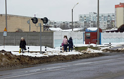 В Бобруйске парень пытался познакомиться с женщиной, но получил отказ и… ограбил ее