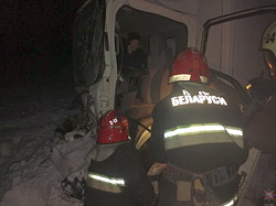 Бобруйские спасатели помогли пострадавшим в ДТП со школьным автобусом