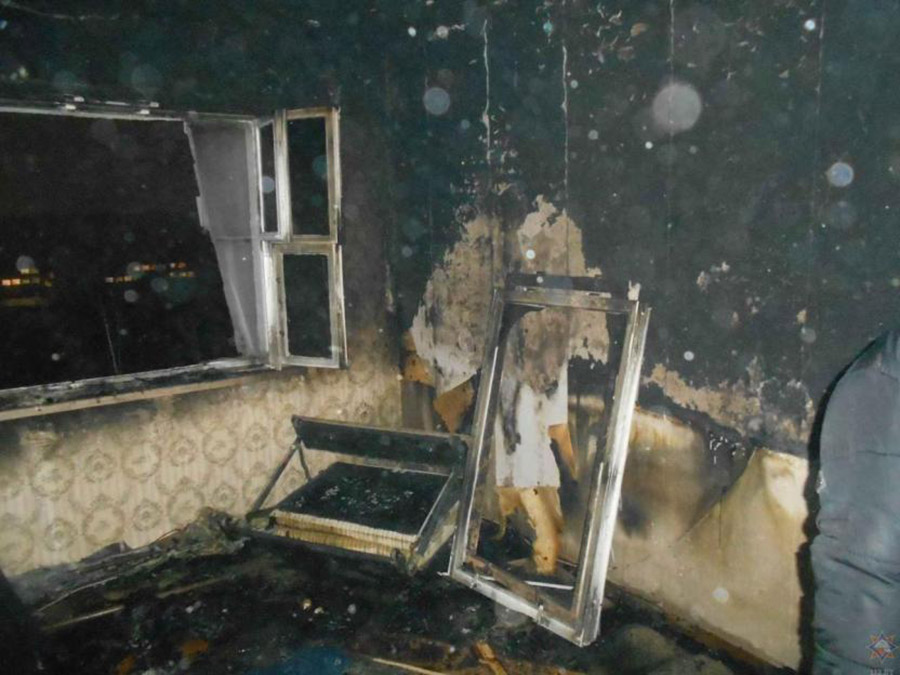 На пожаре в Бобруйске спасли женщину, жильцов соседних квартир эвакуировали