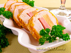 Вкуснятина своими руками: готовим куриные рулетики с сыром, ветчиной и ананасами