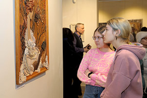 Кожа = краска: «Татьянин день» в художественном музее Бобруйска