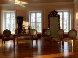 Во дворце 19 века под Бобруйском расставят мебель и повесят картины