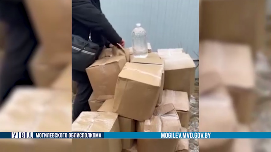 Более 1000 литров спиртосодержащей жидкости изъяли правоохранители в Бобруйске