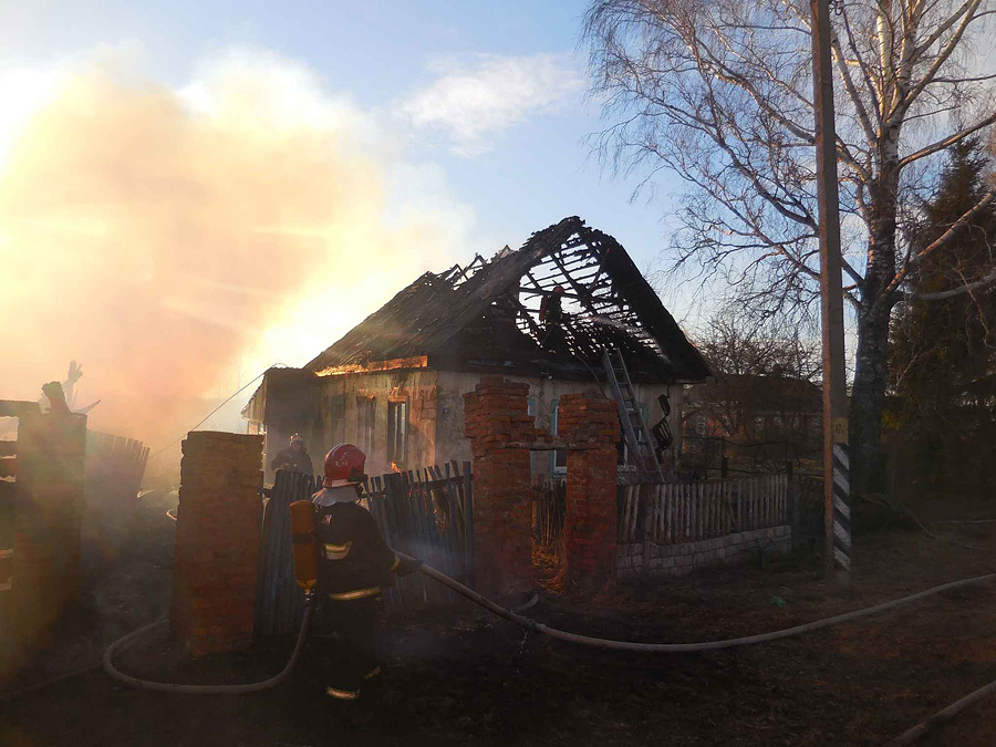 Дым из электросчетчика и полыхающая крыша: два пожара в Бобруйске и районе