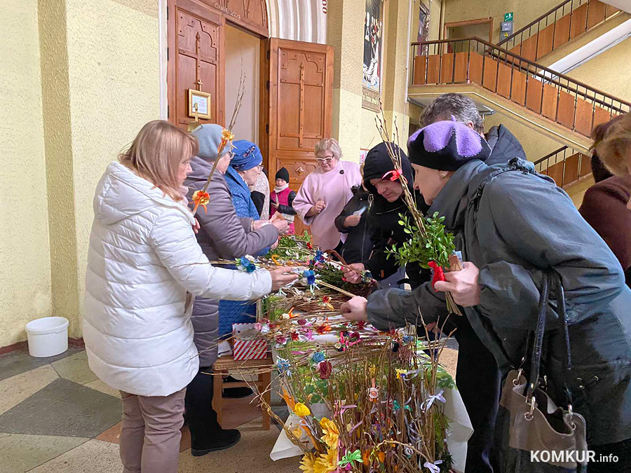 У католиков – Вербное воскресенье. Фоторепортаж из бобруйского костела