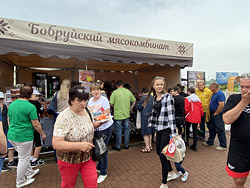 В Бобруйске дождь празднику не помешал, а угощений и музыки хватило всем!