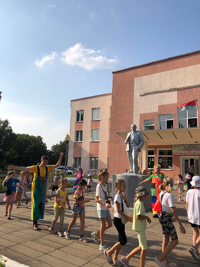 Активные игры на празднике прощания с летом в Бобруйске.