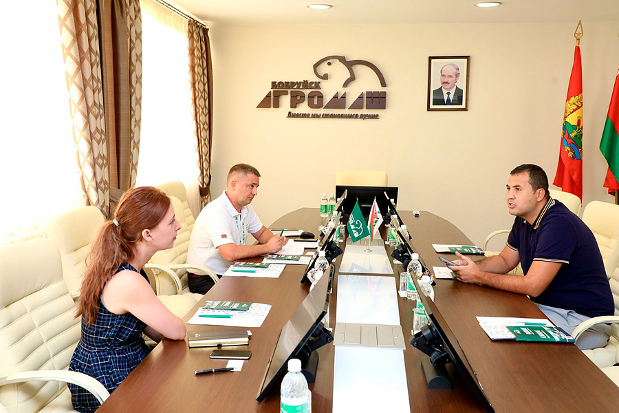 16 августа ОАО «Управляющая компания холдинга «Бобруйскагромаш» посетил управляющий компании «Dinamik morot reduktor» Onur Yukselen (Турецкий производитель редукторов).